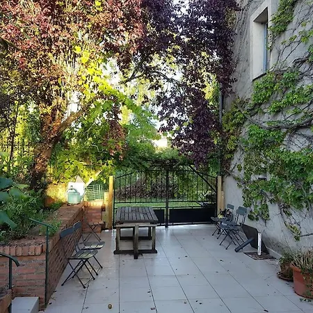 La Premiere Pierre *