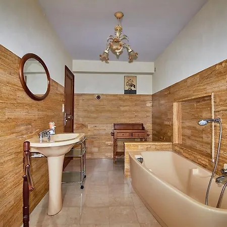 La Premiere Pierre *