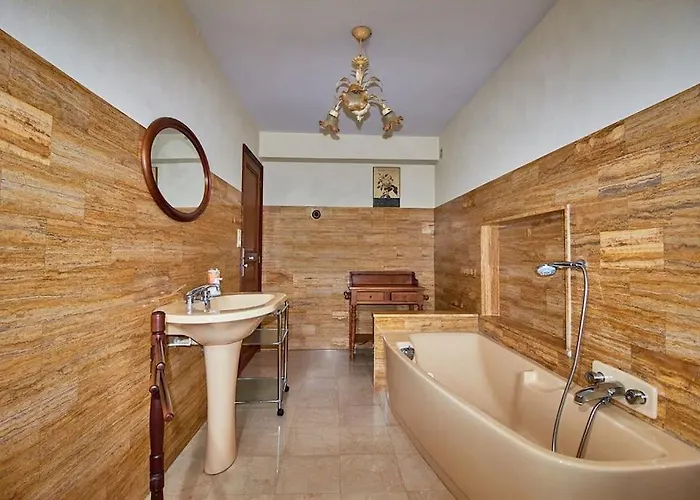 La Première Pierre *